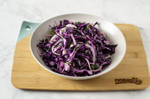 Салат с краснокочанной капустой