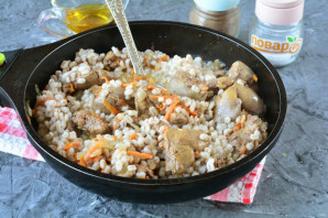 Перловка с куриной печенью Перловка с куриной печенью