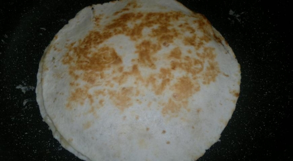 Кесадилья с курицей и острым соусом, пошаговый рецепт с фото