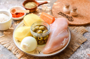 Суп с курицей и оливками