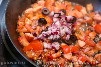 Греческий омлет с помидорами, маслинами и брынзой Греческий омлет с помидорами, маслинами и брынзой