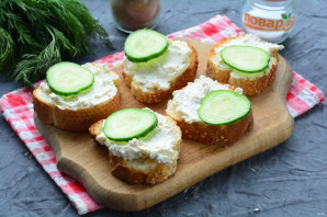 Бутерброды с рикоттой и красной рыбой Бутерброды с рикоттой и красной рыбой