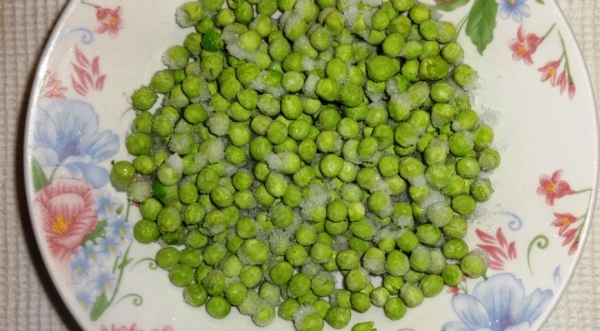 Салат с кальмарами, брынзой и зелёным горошком, пошаговый рецепт с фото Салат с кальмарами, брынзой и зелёным горошком, пошаговый рецепт с фото