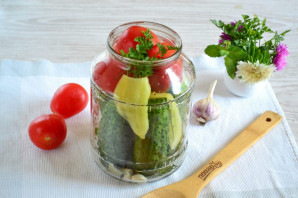 Маринованные огурцы и помидоры "Ассорти" Маринованные огурцы и помидоры "Ассорти"