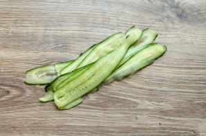 Рулетики из огурцов с креветками Рулетики из огурцов с креветками