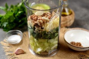 Песто из сельдерея Песто из сельдерея