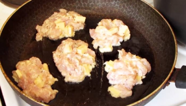 Куриные рубленные котлеты — самые вкусные рецепты на сковороде
Куриные рубленные котлеты — самые вкусные рецепты на сковороде