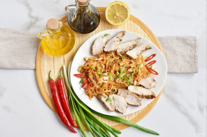 Салат с куриной грудкой и капустой Салат с куриной грудкой и капустой