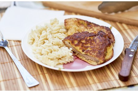 Отбивная свинина в сырном кляре