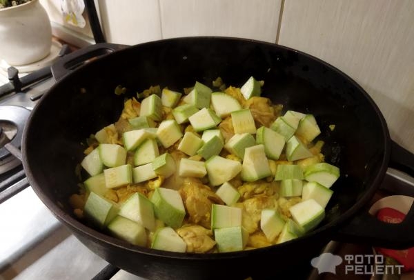 Рецепт: Курица карри с овощами - кабачками и ананасами Рецепт: Курица карри с овощами - кабачками и ананасами