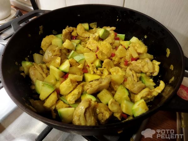 Рецепт: Курица карри с овощами - кабачками и ананасами Рецепт: Курица карри с овощами - кабачками и ананасами