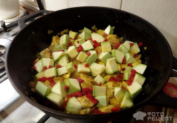 Рецепт: Курица карри с овощами - кабачками и ананасами Рецепт: Курица карри с овощами - кабачками и ананасами