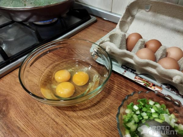 Рецепт: Куриное филе с брокколи и стручковой фасолью - на сковороде с яйцами и зеленью Рецепт: Куриное филе с брокколи и стручковой фасолью - на сковороде с яйцами и зеленью