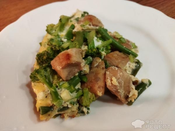 Рецепт: Куриное филе с брокколи и стручковой фасолью - на сковороде с яйцами и зеленью Рецепт: Куриное филе с брокколи и стручковой фасолью - на сковороде с яйцами и зеленью