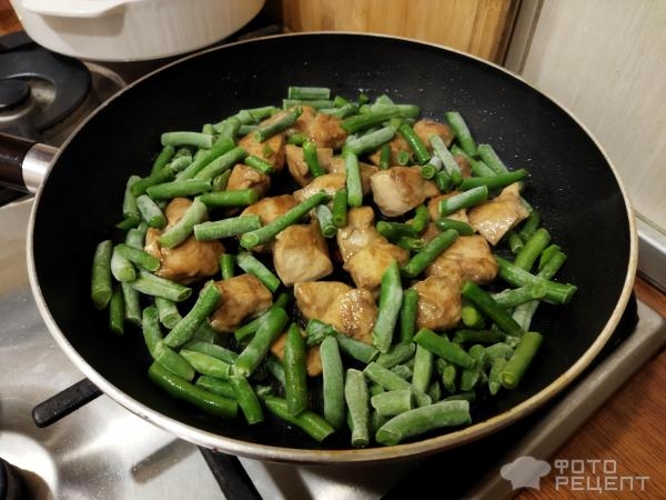 Рецепт: Куриное филе с брокколи и стручковой фасолью - на сковороде с яйцами и зеленью Рецепт: Куриное филе с брокколи и стручковой фасолью - на сковороде с яйцами и зеленью