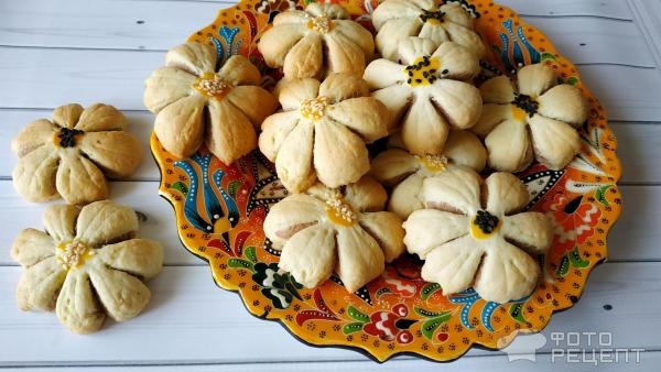 Рецепт: Печенье "Ромашка" - формовка изделия делает чудеса даже с обычным тестом Рецепт: Печенье "Ромашка" - формовка изделия делает чудеса даже с обычным тестом