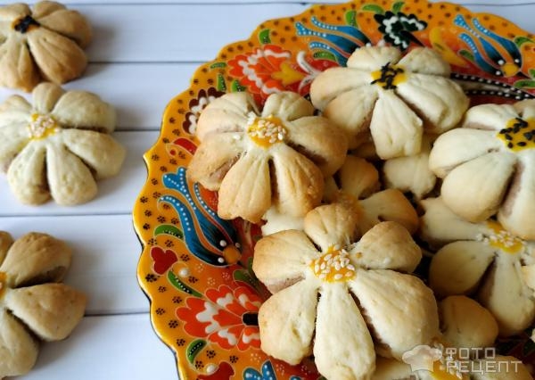 Рецепт: Печенье "Ромашка" - формовка изделия делает чудеса даже с обычным тестом Рецепт: Печенье "Ромашка" - формовка изделия делает чудеса даже с обычным тестом