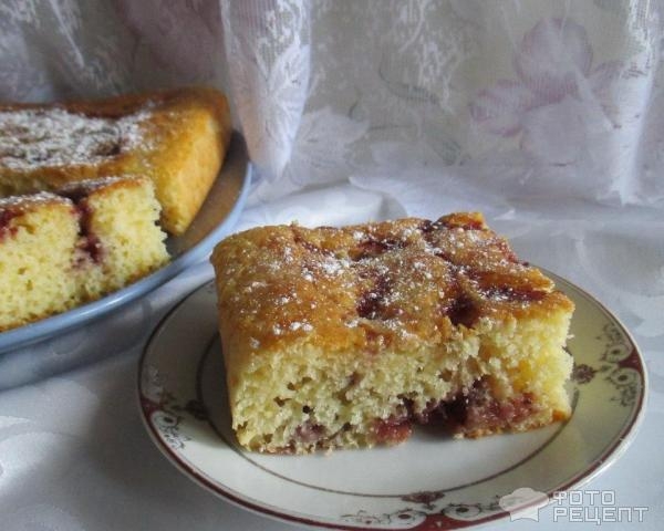 Рецепт: Пирог на кефире - с манкой и смородиновым вареньем Рецепт: Пирог на кефире - с манкой и смородиновым вареньем