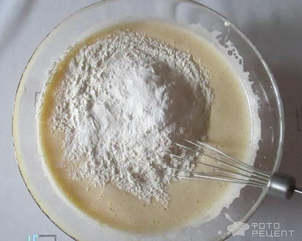 Рецепт: Пирог на кефире - с манкой и смородиновым вареньем Рецепт: Пирог на кефире - с манкой и смородиновым вареньем