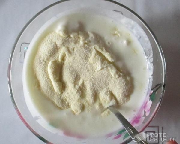 Рецепт: Пирог на кефире - с манкой и смородиновым вареньем Рецепт: Пирог на кефире - с манкой и смородиновым вареньем