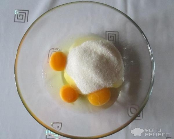 Рецепт: Пирог на кефире - с манкой и смородиновым вареньем Рецепт: Пирог на кефире - с манкой и смородиновым вареньем