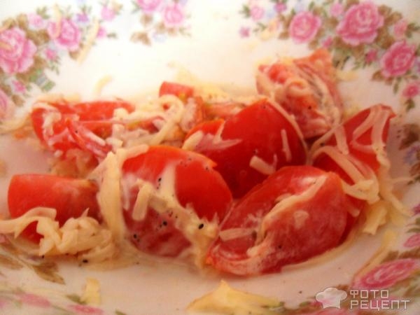 Рецепт: Салат из свежих помидор с сыром и чесноком - с томатами черри Рецепт: Салат из свежих помидор с сыром и чесноком - с томатами черри