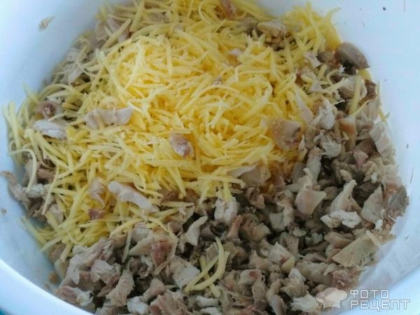 Рецепт: Салат с курицей - с сыром и сухариками