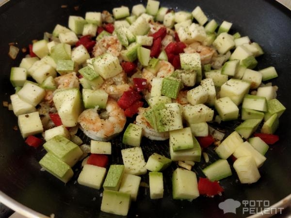 Рецепт: Тушеные кабачки - с креветками, на сковороде по-простому Рецепт: Тушеные кабачки - с креветками, на сковороде по-простому