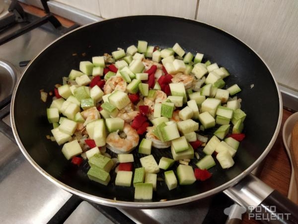 Рецепт: Тушеные кабачки - с креветками, на сковороде по-простому Рецепт: Тушеные кабачки - с креветками, на сковороде по-простому