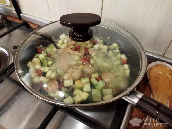 Рецепт: Тушеные кабачки - с креветками, на сковороде по-простому Рецепт: Тушеные кабачки - с креветками, на сковороде по-простому