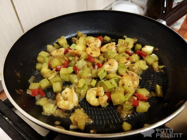 Рецепт: Тушеные кабачки - с креветками, на сковороде по-простому Рецепт: Тушеные кабачки - с креветками, на сковороде по-простому