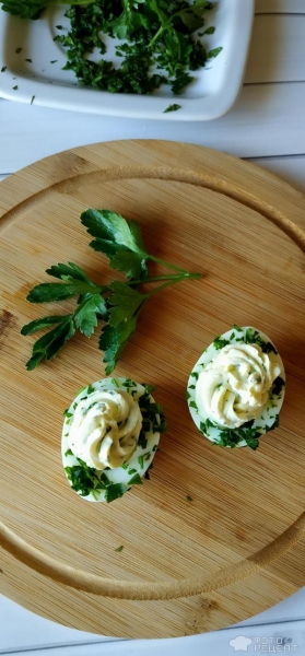 Рецепт: Закуска "Фаршированные яйца" - с начинками ассорти и окрашенным белком. Готовимся к Пасхе. Рецепт: Закуска "Фаршированные яйца" - с начинками ассорти и окрашенным белком. Готовимся к Пасхе.