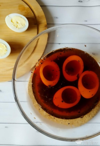 Рецепт: Закуска "Фаршированные яйца" - с начинками ассорти и окрашенным белком. Готовимся к Пасхе. Рецепт: Закуска "Фаршированные яйца" - с начинками ассорти и окрашенным белком. Готовимся к Пасхе.