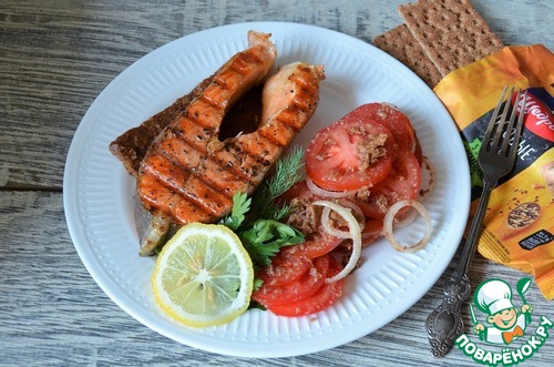 Сёмга с хлебцами-гриль и томатным гарниром