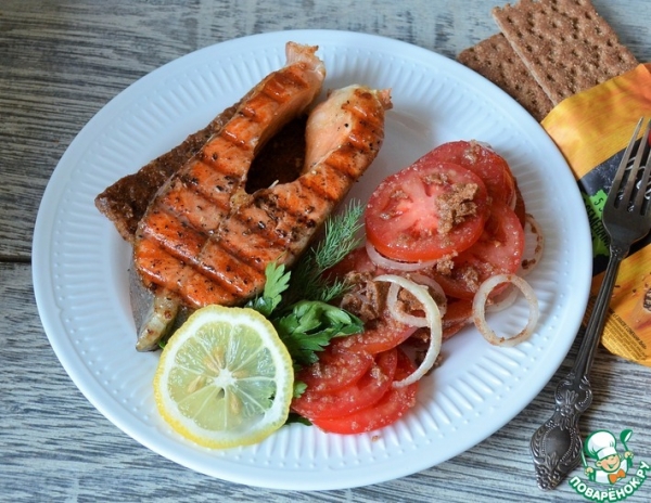 Сёмга с хлебцами-гриль и томатным гарниром