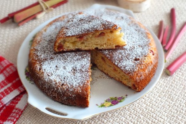 Шарлотка с ревенем Шарлотка с ревенем