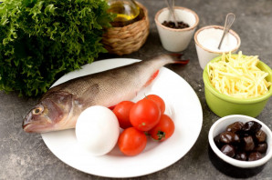 Салат с отварным окунем