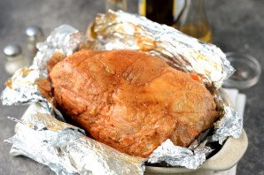 Буженина с морковью и чесноком