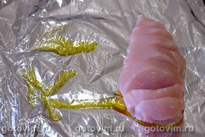 Запеченное куриное филе с сыром и помидорами Запеченное куриное филе с сыром и помидорами