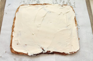 Меренговый рулет со сливками Меренговый рулет со сливками