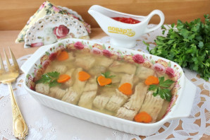 Заливное из карася Заливное из карася