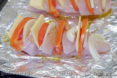 Запеченное куриное филе с сыром и помидорами Запеченное куриное филе с сыром и помидорами