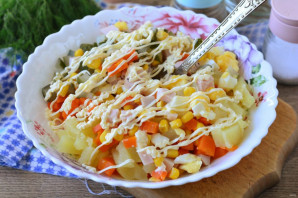 Салат с бужениной и кукурузой Салат с бужениной и кукурузой