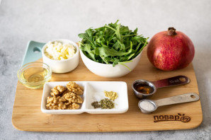 Салат с рукколой и гранатом Салат с рукколой и гранатом