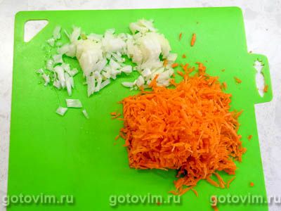 Куриный суп с овощами и вареным яйцом