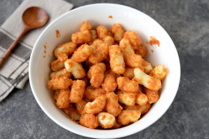 Колбаска из ирисок и кукурузных палочек Колбаска из ирисок и кукурузных палочек