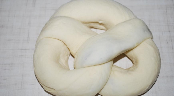 Мягкие брецели, фаршированные шоколадно-маковым тестом, пошаговый рецепт с фото Мягкие брецели, фаршированные шоколадно-маковым тестом, пошаговый рецепт с фото