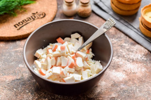 Тарталетки с творожным сыром и крабовыми палочками