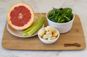 Смузи с грейпфрутом и сельдереем Смузи с грейпфрутом и сельдереем