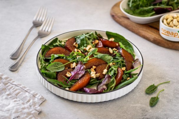 Салат из шпината с грушей Салат из шпината с грушей